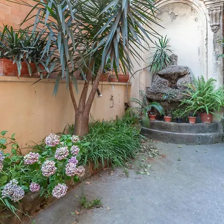 Appartement Modern Historic - By Openroma *